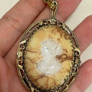 Vintage Cameo 1950 VENDOME Pendant Necklace 38 inches 🙋‍♀️